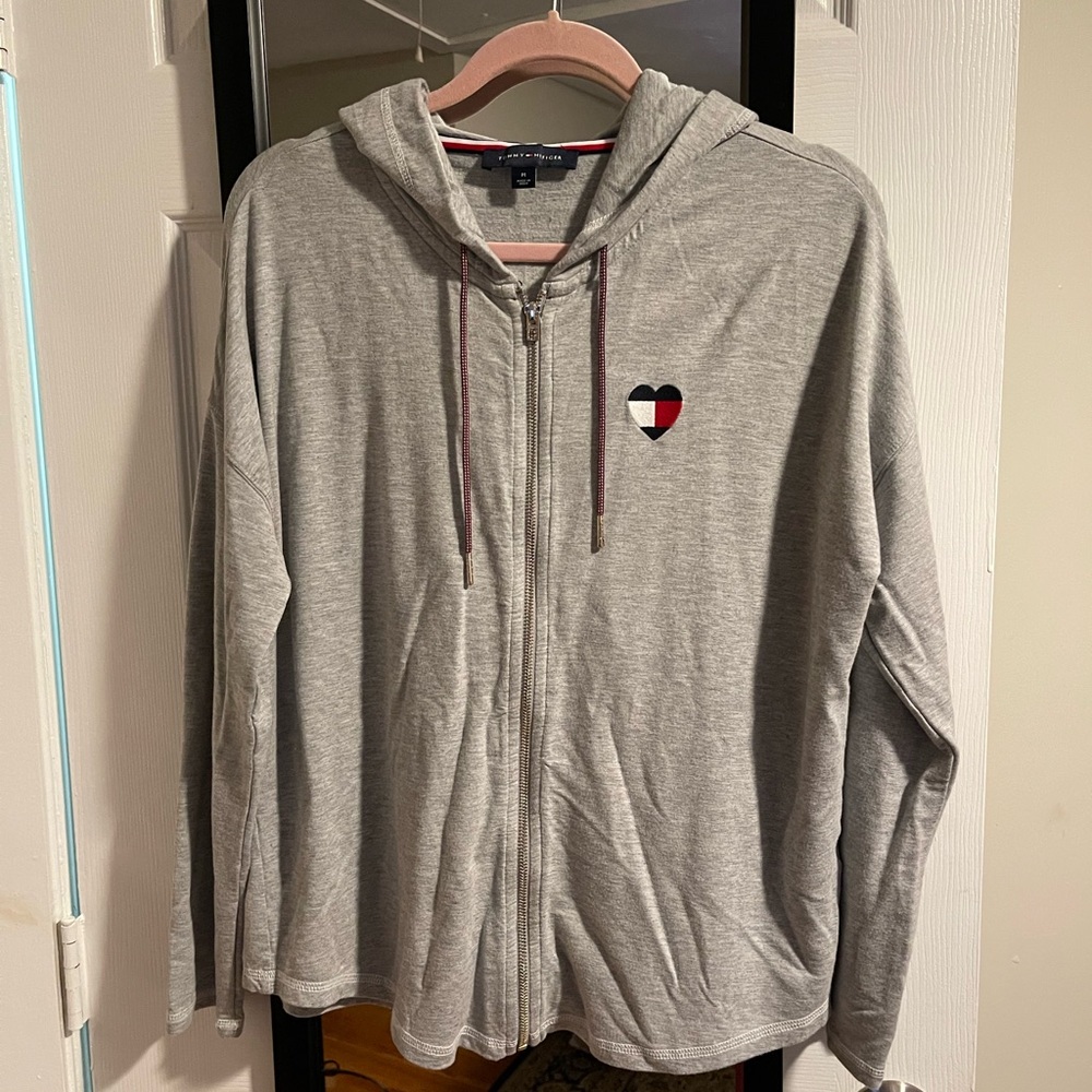 Women’s Hilfiger zip hooded sweatshirt. Lightweight. Never worn. Size medium.